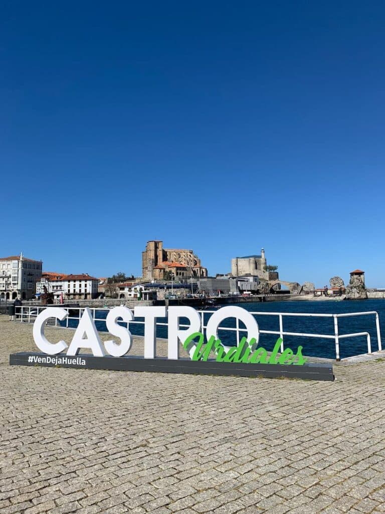 Cartel de Castro Urdiales. Idela para ver en Castro Urdiales