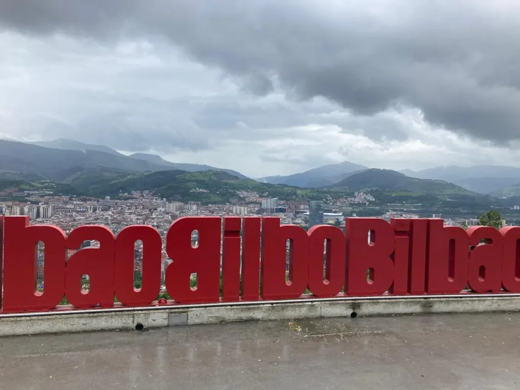 Cartel de Bilbao desde el mirador